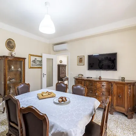 Casa Gina-centro - Sea View شقة *